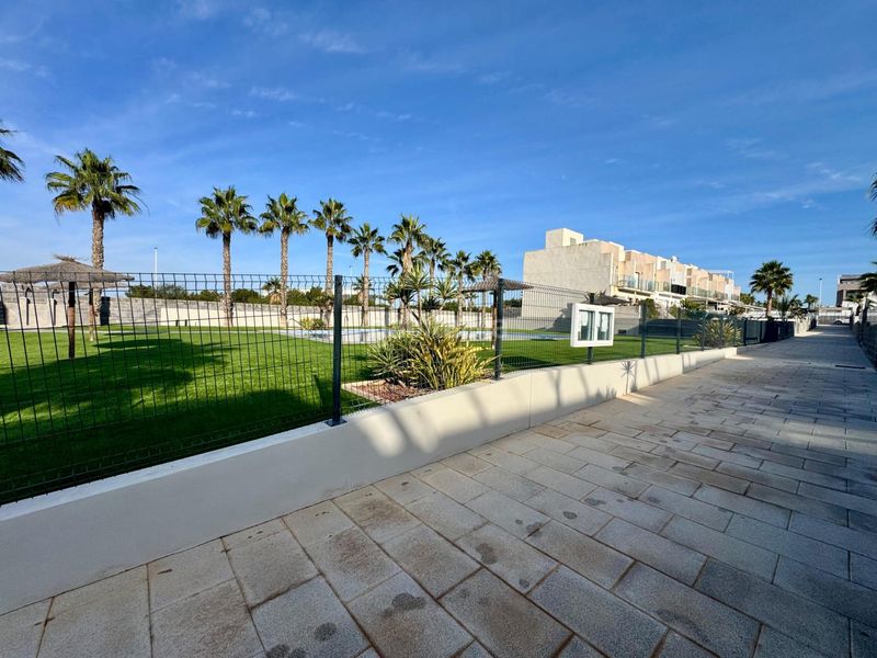 Foto 274e743b-89c2-4b0c-b8b5-710f071301ef. Casa adossada amb aparcament piscina a Parque Acuático - Sector 25 Torrevieja