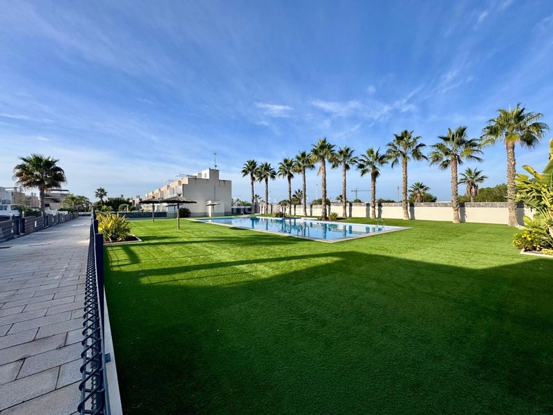 Foto ab64694c-a172-45ae-8577-033847b266eb. Casa adossada amb aparcament piscina a Parque Acuático - Sector 25 Torrevieja
