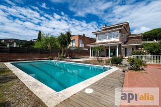 Maison  Carrer de montcabrer. Casa con piscina en vilassar de dalt