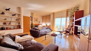 Maison jumele  Carrer lleida. Casa con vistas al mar y piscina comunitaria