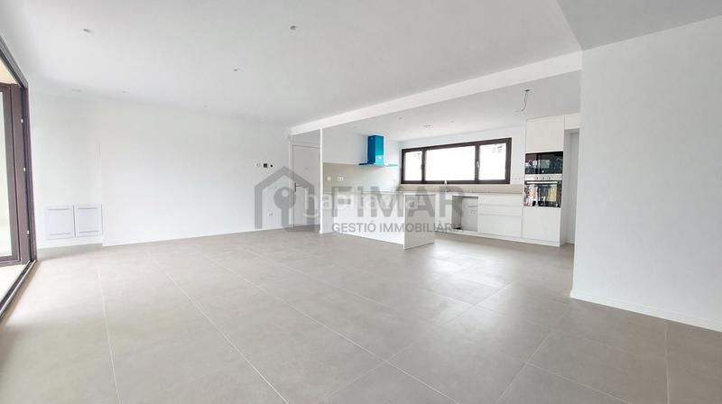 Foto b8a6f73a-b028-47c9-9465-0a0c4e46be24. Alquiler piso  a estrenar, céntrico y con terraza en Cabrils