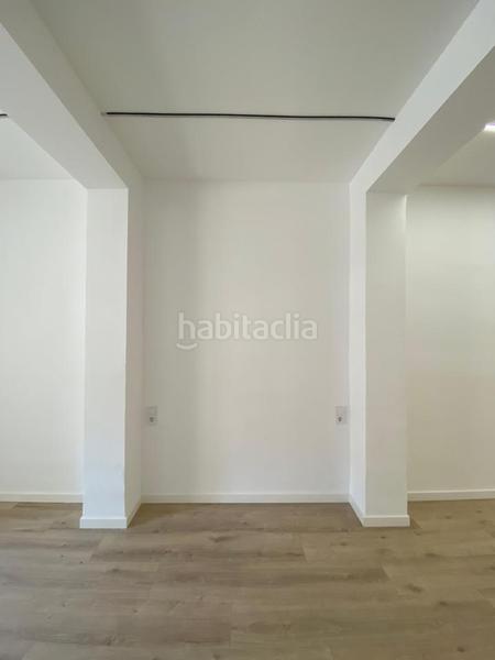 Foto b5eb719f-57da-400f-ad72-2792765a51b1. Oficina a La Nova Esquerra de l´Eixample Barcelona