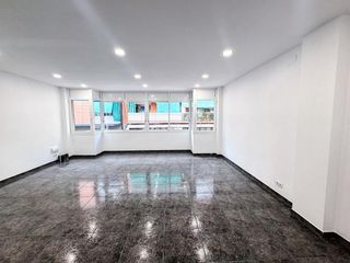 Geschäftsraum  De don pelayo. Local comercial en planta baja  badalona