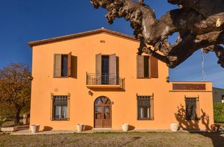Casa  De la indústria. Majestuosa masia catalana st andreu de llavaneres
