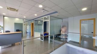 Location Bureau  De la pujada. Sede corporativa con almacén lógistico