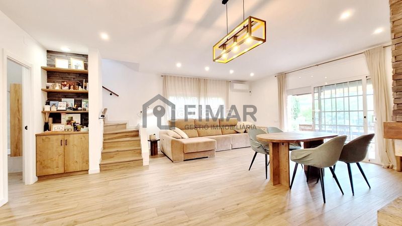Foto 1c12c2d1-fa0a-4117-aa80-5ca7b05e2b91. Casa amb aparcament a Vilassar de Dalt