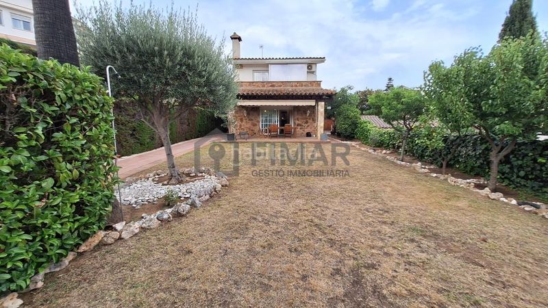 Foto 67e0b8a7-2714-4002-bfb8-9c5f0ebb7666. Casa amb aparcament a Vilassar de Dalt