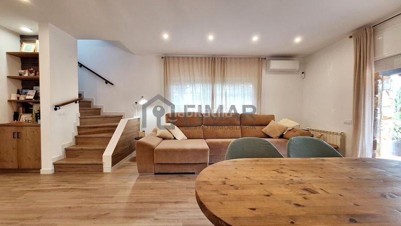 Foto 94ea7a80-da25-45f9-a570-4bfe3bbbb9ec. Casa amb aparcament a Vilassar de Dalt