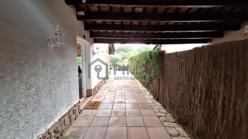 Foto bd3fb992-8e29-4b0c-ad09-b91f19caea07. Casa amb aparcament a Vilassar de Dalt