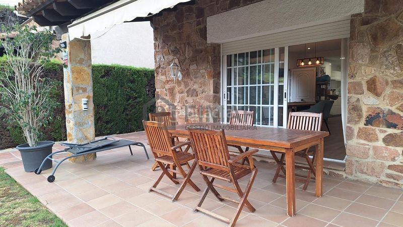Foto dbc26583-5dea-4204-9a16-f802c95ea334. Casa amb aparcament a Vilassar de Dalt