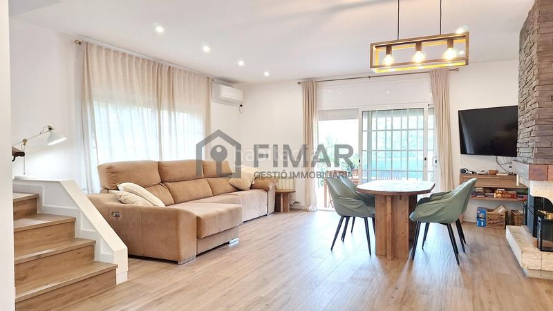 Foto f3dc99dc-fc32-42a3-bb3c-009d66235e28. Casa amb aparcament a Vilassar de Dalt