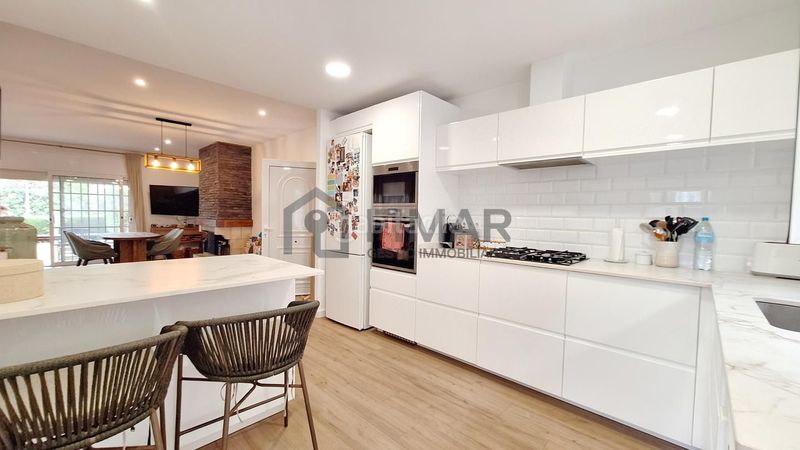 Foto f7781a6a-f7f5-4b2a-9d8c-fa2018b48483. Casa amb aparcament a Vilassar de Dalt
