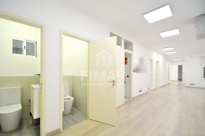 Foto 4f6077b7-b8c2-4eb2-86ad-77bc8f6720a4. Local comercial a Gòtic Barcelona