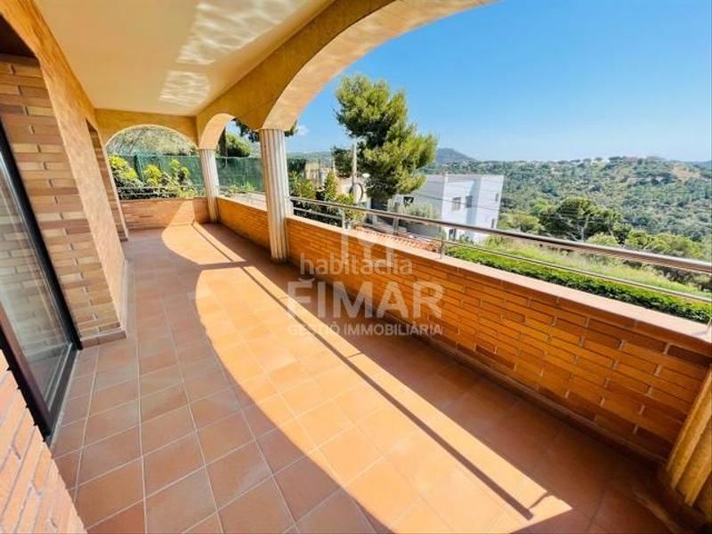 Foto 1d5d9a5b-7409-42bb-894f-6758c95dd013. Casa chalet de tres viviendas seminuevo en Mas Mora-Sant Daniel Tordera