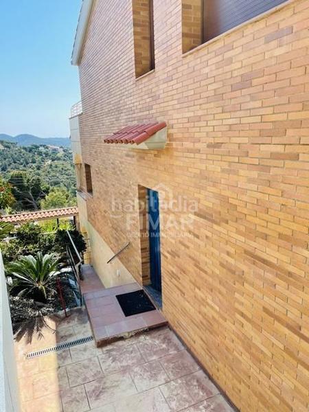 Foto 1eb8b8a3-3ffe-4f0a-b704-8728aa09ec2f. Casa chalet de tres viviendas seminuevo en Mas Mora-Sant Daniel Tordera