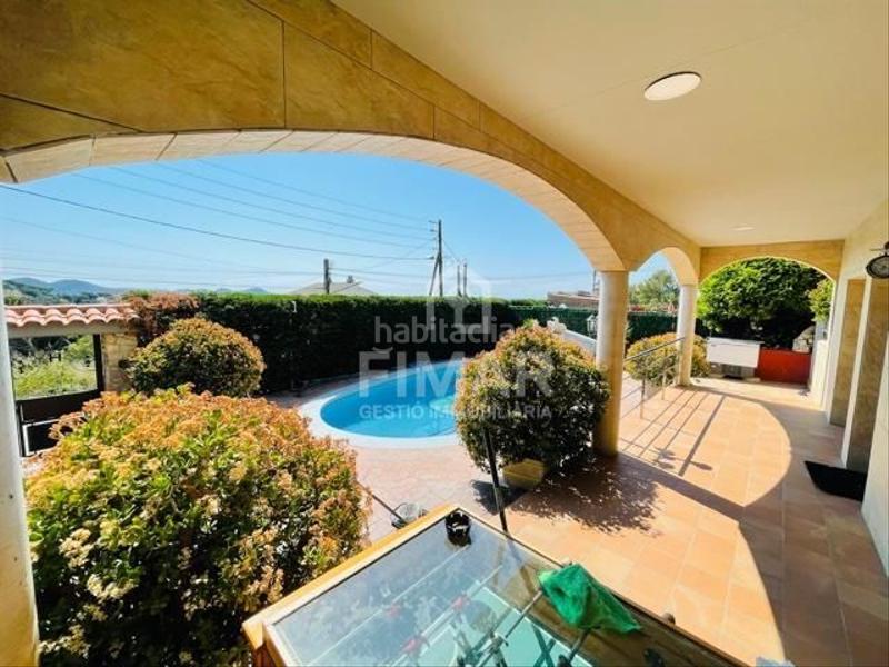 Foto 6070d582-676c-4e46-8c46-d4cfde223180. Casa chalet de tres viviendas seminuevo en Mas Mora-Sant Daniel Tordera