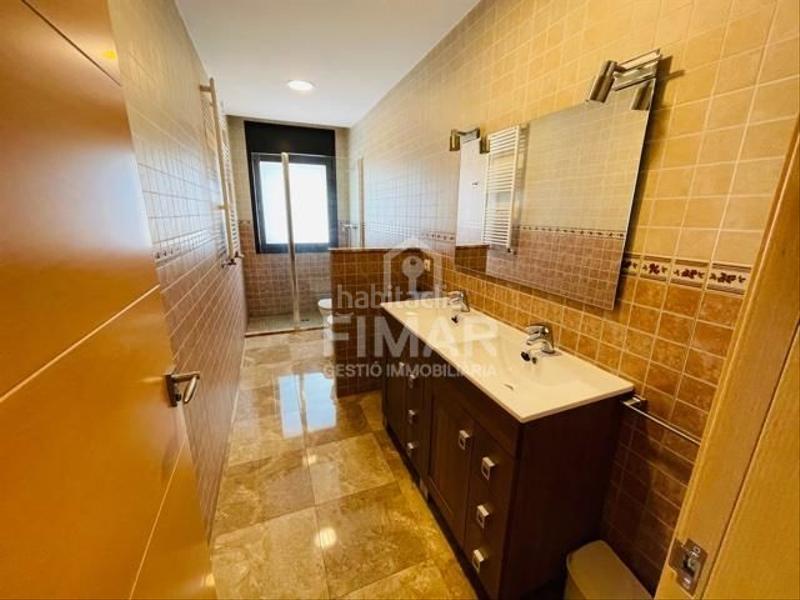 Foto 8d33c89b-de5d-4b55-8ae6-e0400bf0367b. Casa chalet de tres viviendas seminuevo en Mas Mora-Sant Daniel Tordera