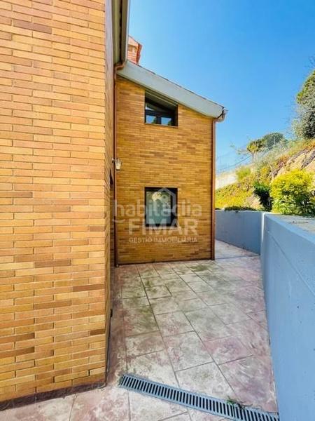 Foto de413df8-6118-4834-a52a-02006d11c674. Casa chalet de tres viviendas seminuevo en Mas Mora-Sant Daniel Tordera