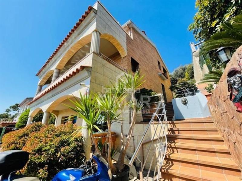 Foto f9d11e16-d9ee-4b2e-8595-9dc0b751cc20. Casa chalet de tres viviendas seminuevo en Mas Mora-Sant Daniel Tordera