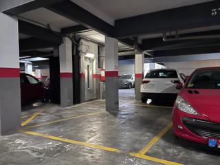 Autoparkplatz in Centre. Plaza de aparcamiento