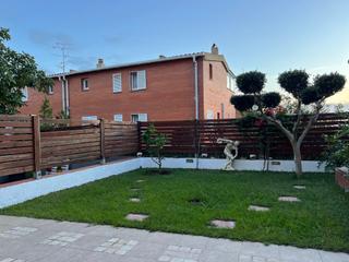 Casa adossada a Vilassar de Dalt. En exclusiva casa adosada con jardn completamente reformada
