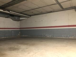 Aparcament cotxe a Vilassar de Dalt. Parking