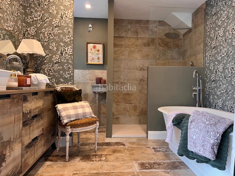 Foto d3fa7387-1897-481b-861e-e729f76d6e31. Casa en exclusiva, casa a tres vientos con jardín y piscina privada en Tiana