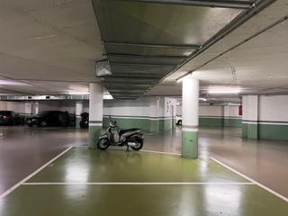 Lloguer Aparcament cotxe a Zona Alta. Plaza de garaje doble en can farrerons