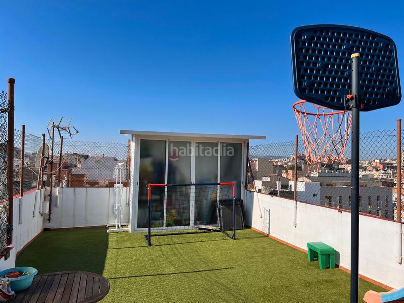 Foto 026d52bb-1f84-4ad5-b6c0-677182f7ffc2. Triplex with fireplace heating in Casagemes Badalona