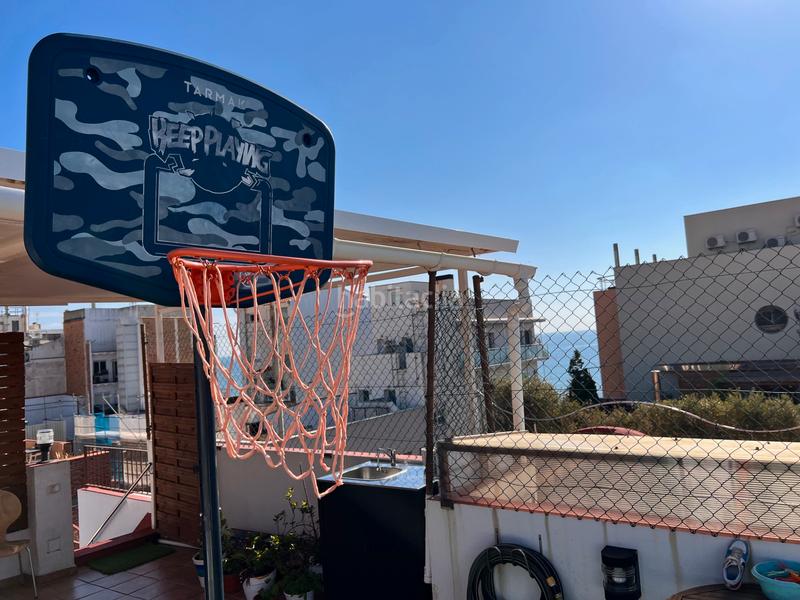 Foto 0f4fc1db-9a23-45ce-bfae-be653715c850. Triplex with fireplace heating in Casagemes Badalona