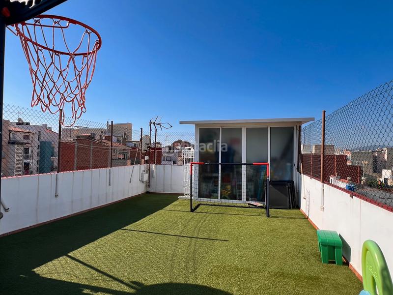 Foto 3138b70e-b2e9-4ad4-9d24-4c388b484814. Triplex with fireplace heating in Casagemes Badalona