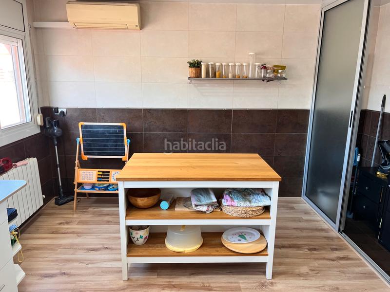 Foto 3c86c15a-48e1-4f4e-9cad-ed82d64207e5. Triplex with fireplace heating in Casagemes Badalona