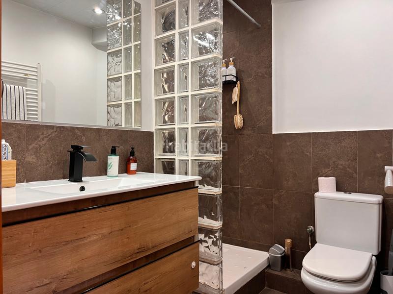 Foto 3e3354ad-ad45-45c4-851e-d097e465d123. Triplex with fireplace heating in Casagemes Badalona