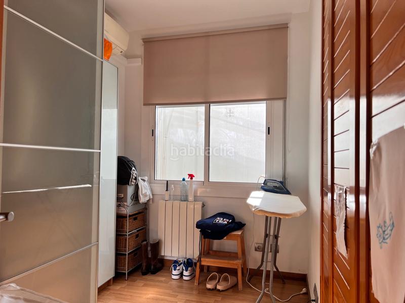 Foto 72ef976b-6b2e-49f7-9635-098dc781ebec. Triplex with fireplace heating in Casagemes Badalona