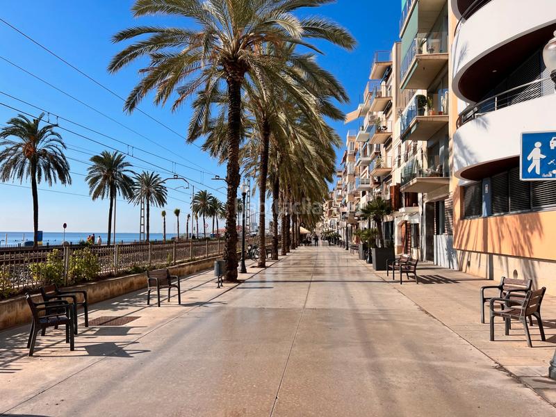 Foto 86510d79-b007-407c-b305-c2caebe59d19. Triplex with fireplace heating in Casagemes Badalona