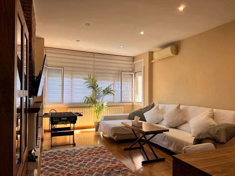 Foto a197dbd9-eaee-49f6-bfe2-d04ccc464656. Triplex with fireplace heating in Casagemes Badalona