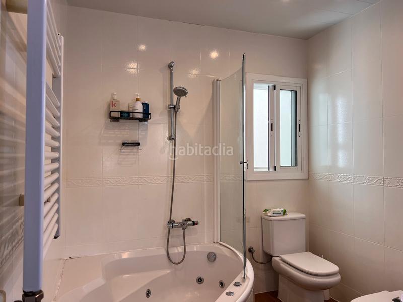 Foto bc4e605b-0bbe-4806-b832-586ac0f84e6e. Triplex with fireplace heating in Casagemes Badalona