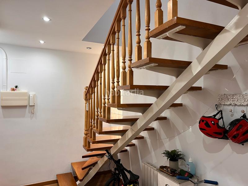 Foto c44fdd2a-06e8-49dc-8eda-a1aa27c447ea. Triplex with fireplace heating in Casagemes Badalona