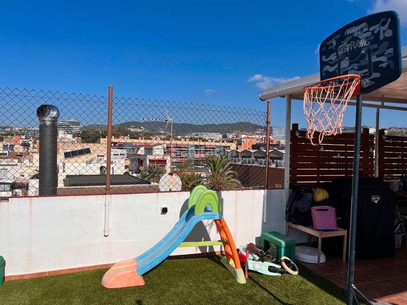 Foto cdbce060-1034-40f5-8963-b360ba979503. Triplex with fireplace heating in Casagemes Badalona