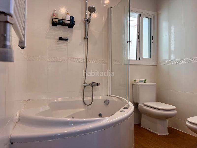 Foto d881693f-a544-42a5-a739-1464b9c7f217. Triplex with fireplace heating in Casagemes Badalona