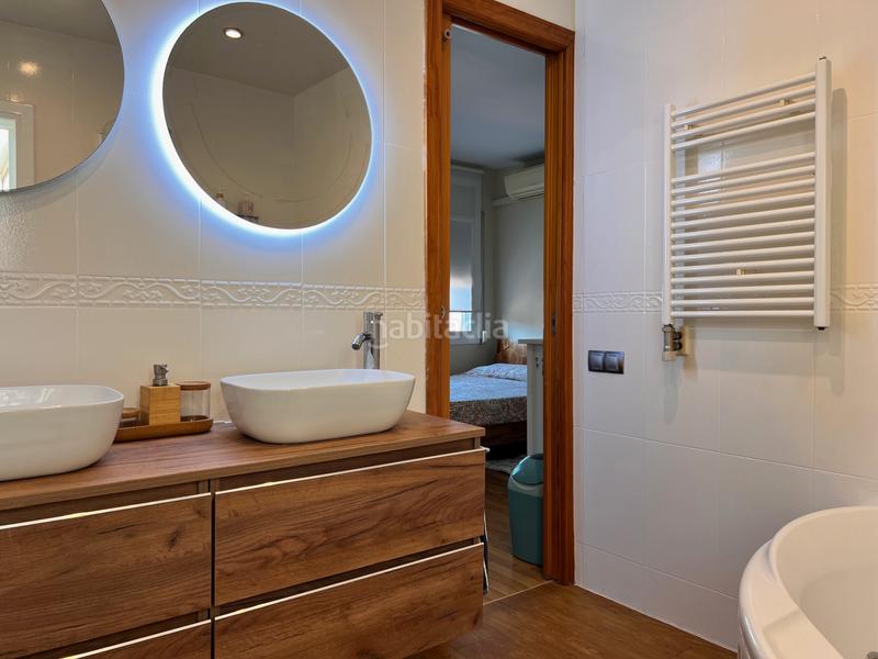 Foto df2bde69-1a2a-4a03-ac5c-9700f5fed682. Triplex with fireplace heating in Casagemes Badalona