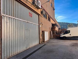 Fabrikhalle in Dosrius Poble. Nave industrial para cualquier actividad, con oficinas y lista p