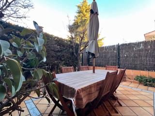 Casa aparellada a Vilassar de Dalt. Casa pareada en zona tranquila y bien comunicada