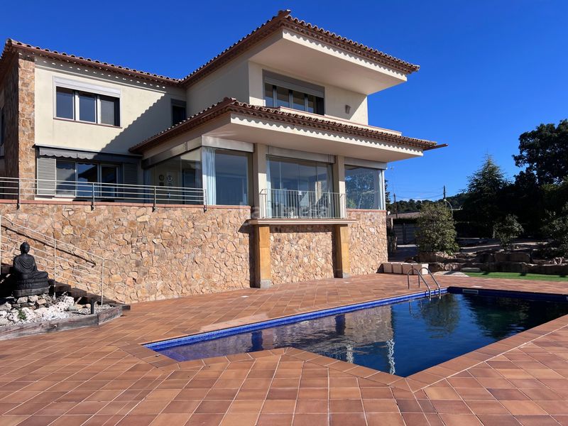 Foto 176e2030-d8b8-4ab4-8a6a-9eb0f67c0edf. Casa amb xemeneia calefacció aparcament piscina a Tossa de Mar