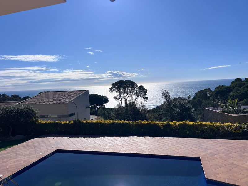 Foto 7ac3a05a-ed33-4e23-8a8a-e071ce60ecba. Casa amb xemeneia calefacció aparcament piscina a Tossa de Mar