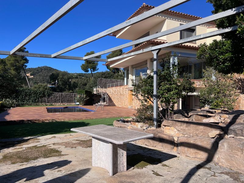 Foto 7b8809f8-933e-458e-a983-f5023bb26d9f. Casa amb xemeneia calefacció aparcament piscina a Tossa de Mar