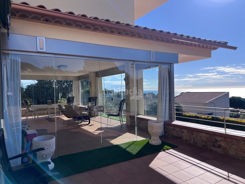 Foto b9e79a9b-6d46-4bde-87ee-d74770471780. Casa amb xemeneia calefacció aparcament piscina a Tossa de Mar