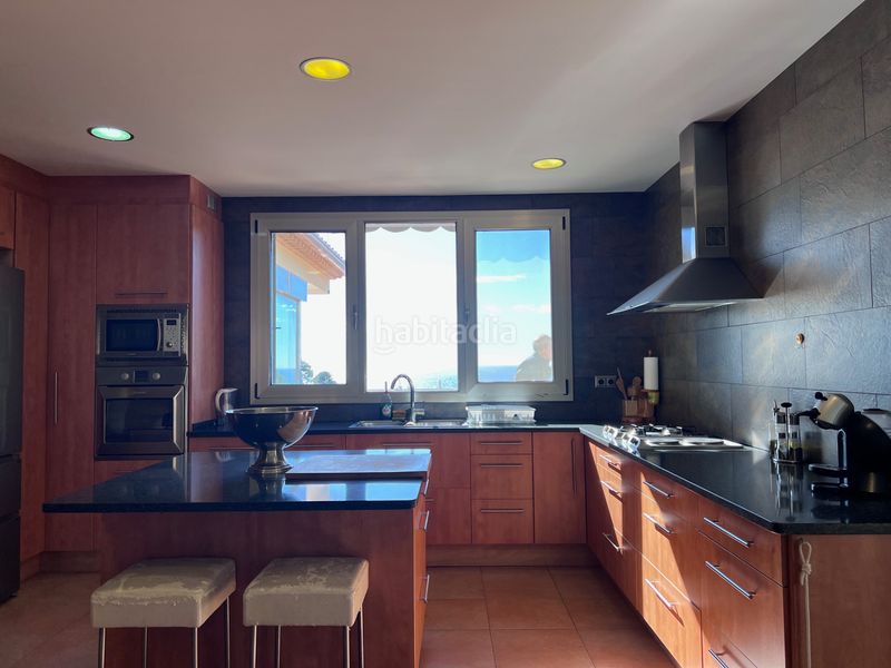 Foto e923aade-2473-4da0-80e7-27d3e7789a65. Casa amb xemeneia calefacció aparcament piscina a Tossa de Mar