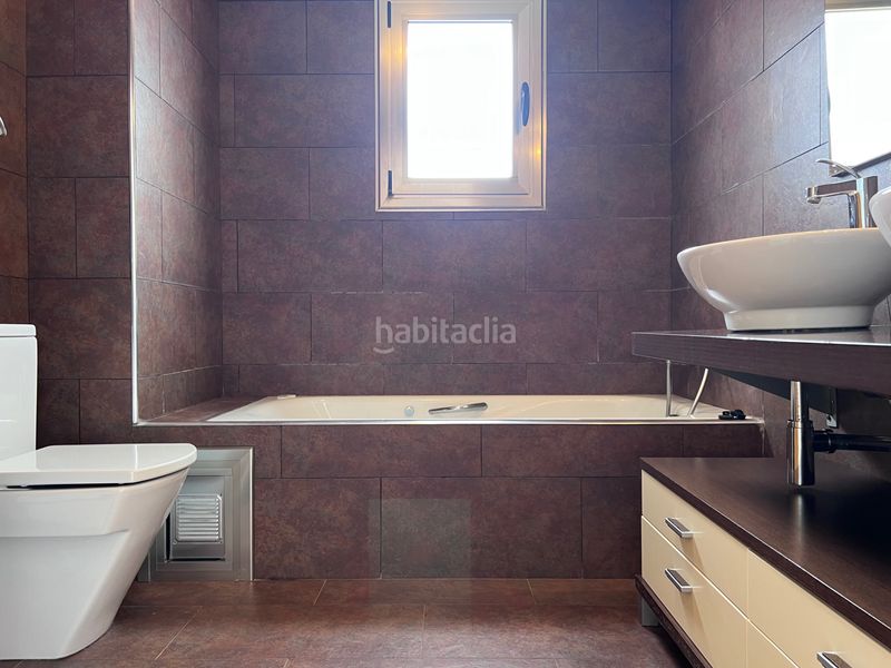 Foto 477222d7-19fa-4dd5-9473-33983f614a93. Lloguer casa aparellada amb calefacció aparcament piscina a Vilassar de Dalt