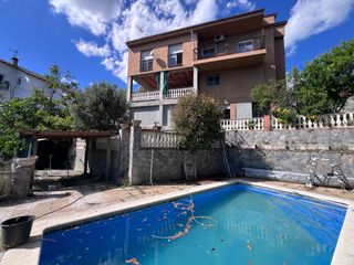 Haus in Canyamars. En exclusiva, casa a cuatro vientos con piscina y vistas a la mo